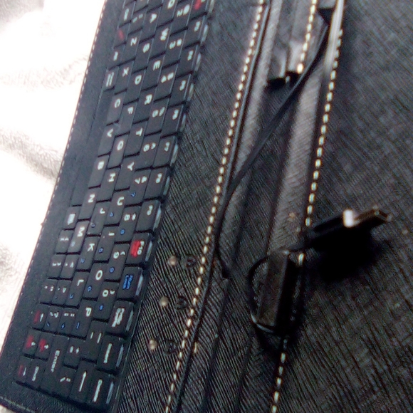 iPod/Tablet case/keyboard - Picture 3 of 6